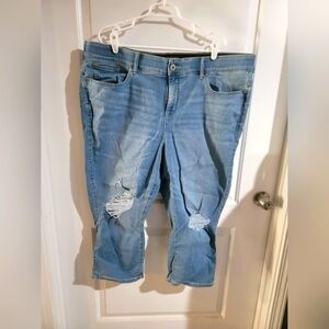 Distressed Capri Bombshell Jeans